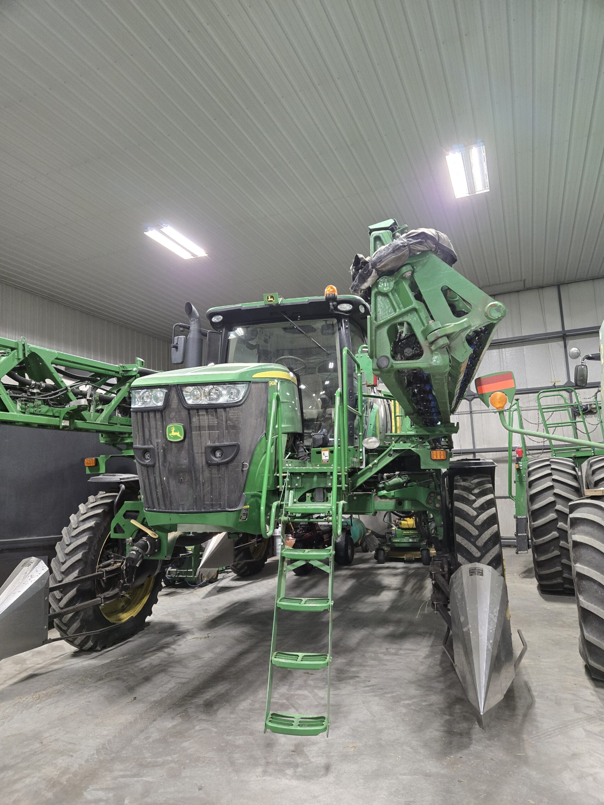 2019 JOHN DEERE R4044 SPRAYER - Farmoury